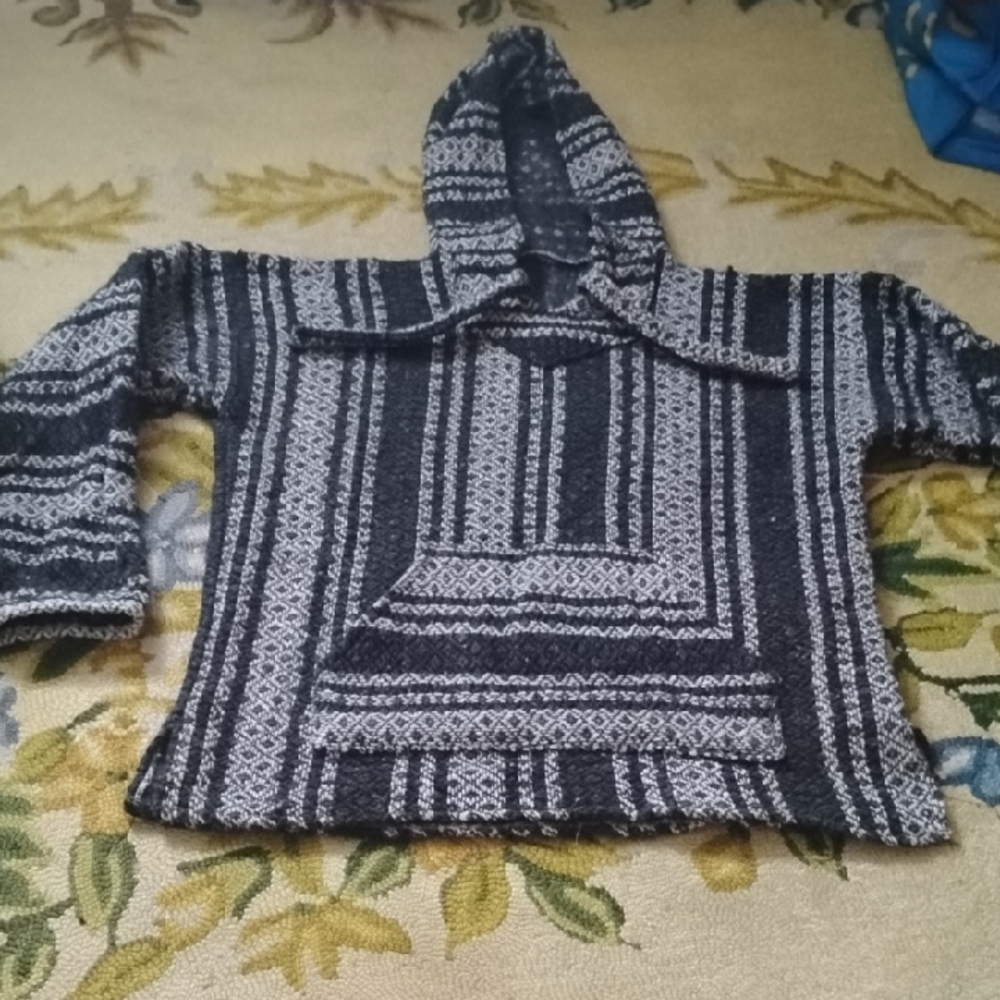 Source Unknown Black and Gray V-Neck Sweater